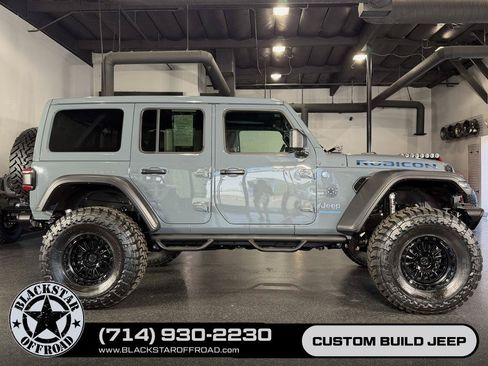 Used 2025 Jeep Wrangler Unlimited Rubicon 4xe w/ Safety Group AWD/4WD image 7