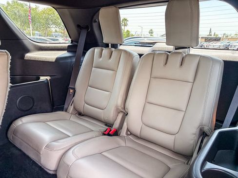 Used 2015 Ford Explorer XLT w/ Equipment Group 202A AWD/4WD image 37
