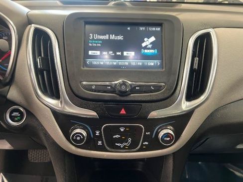 Used 2018 Chevrolet Equinox LT FWD image 14