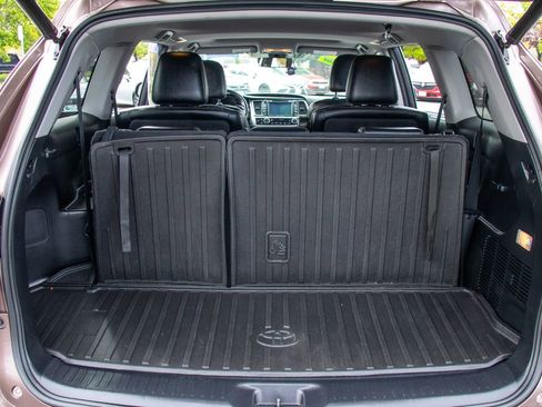 Used 2017 Toyota Highlander Limited AWD/4WD image 25