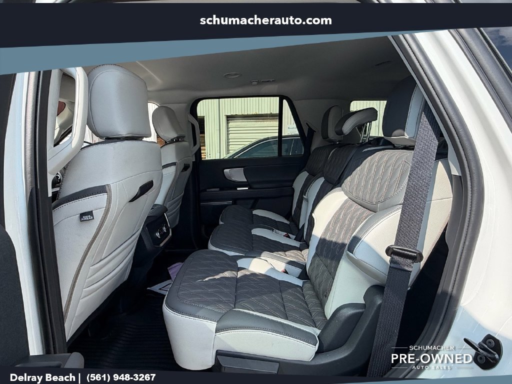 Used 2025 Ford Expedition Active RWD image 12