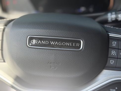 Used 2026 Jeep Grand Wagoneer Limited AWD/4WD image 19