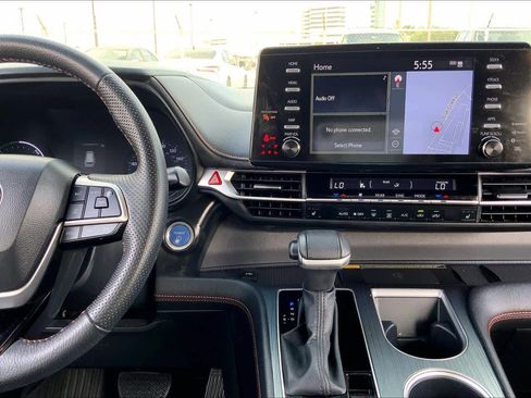 Used 2023 Toyota Sienna XSE w/ XSE Plus Package FWD image 7