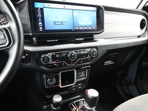 Used 2024 Jeep Wrangler Unlimited Sport AWD/4WD image 40