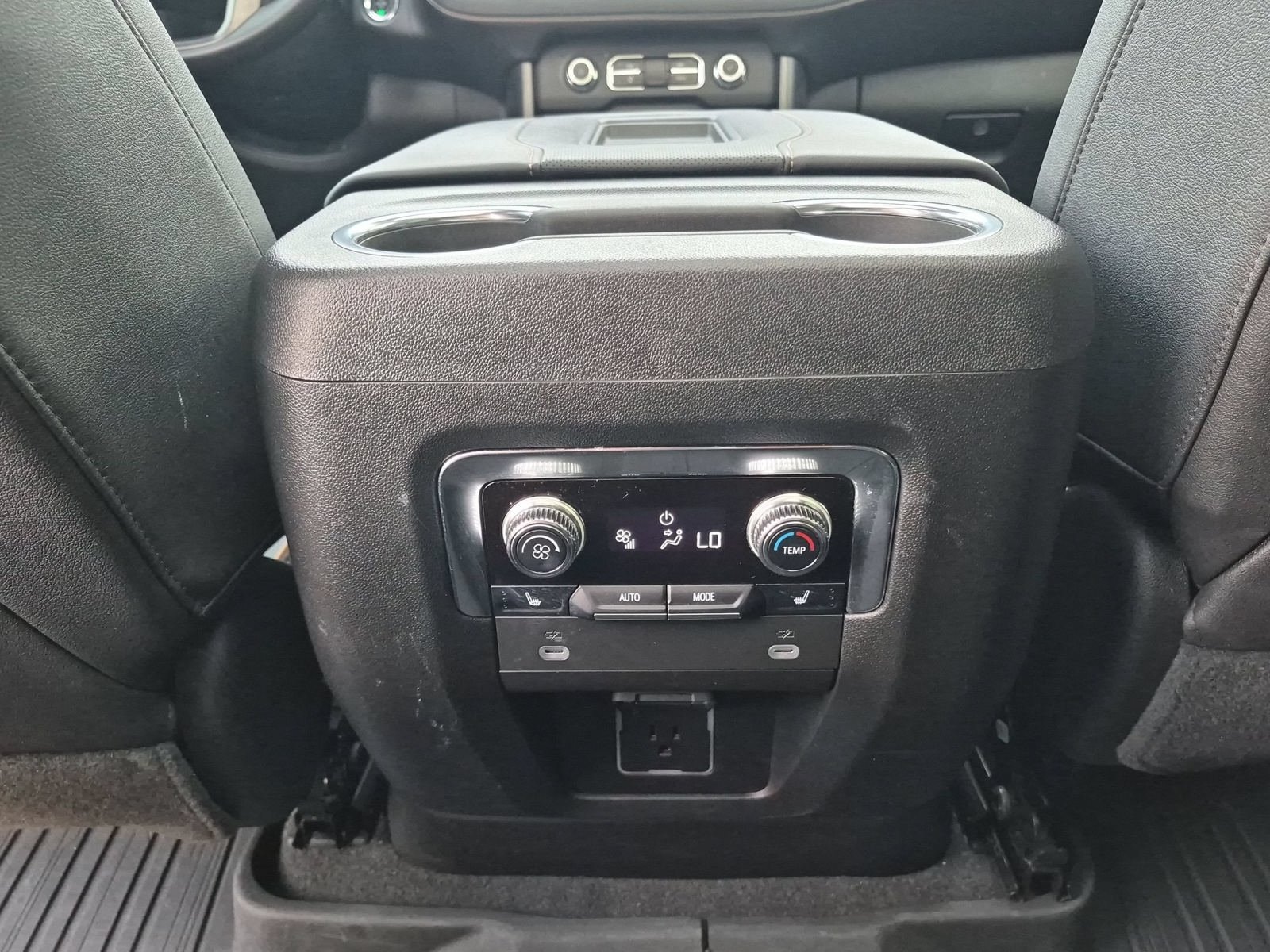 Used 2023 GMC Yukon AT4 w/ LPO, Floor Liner Package AWD/4WD image 27