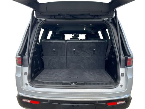 Used 2024 Jeep Wagoneer Series III image 14