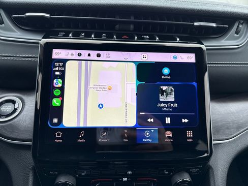 Used 2023 Jeep Grand Cherokee Limited image 5