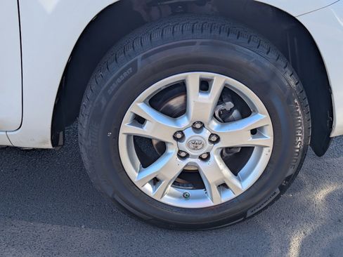 Used 2011 Toyota RAV4 image 9