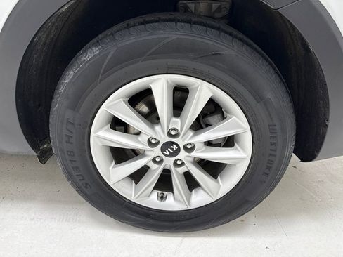 Used 2019 Kia Sorento LX image 7