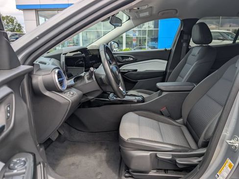 Used 2024 Chevrolet Trax LT w/ Driver Confidence Package FWD image 10