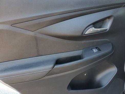 Used 2025 Buick Envista Sport Touring image 12