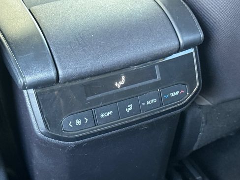 Used 2023 Toyota Highlander LE AWD/4WD image 13