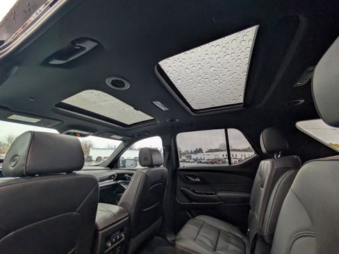 Used 2023 Chevrolet Traverse RS image 40