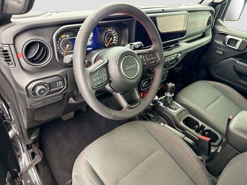 Used 2024 Jeep Wrangler Unlimited Rubicon AWD/4WD image 9