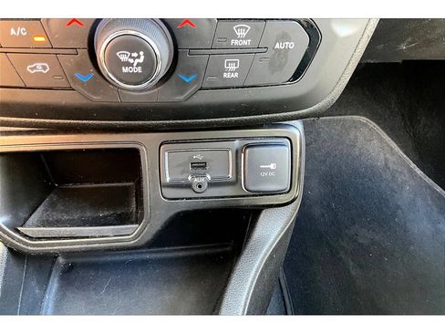 Used 2021 Jeep Renegade Latitude FWD image 26