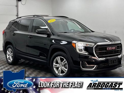 Used 2022 GMC Terrain SLE w/ Driver Convenience Package image 1
