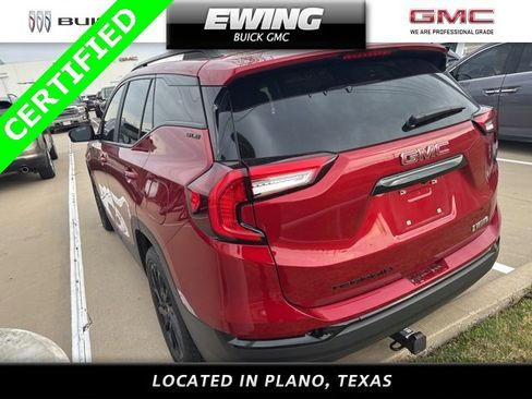 Used 2024 GMC Terrain SLE w/ Driver Convenience Package image 4
