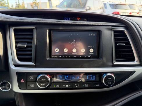 Used 2019 Toyota Highlander XLE AWD/4WD image 33