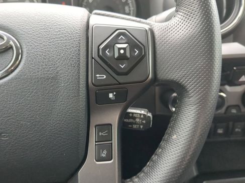 Used 2018 Toyota Tacoma TRD Sport w/ Technology Package image 31