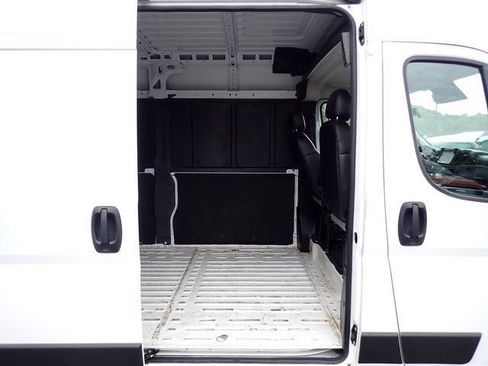 Used 2024 RAM ProMaster 2500 w/ Convenience Group FWD image 10