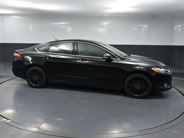 Used 2016 Ford Fusion SE w/ Equipment Group 202A FWD image 3