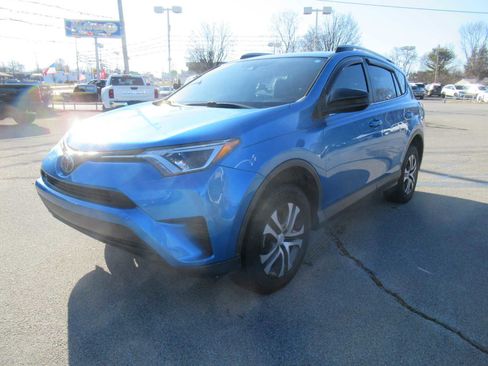 Used 2017 Toyota RAV4 LE image 1