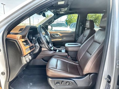 Used 2024 Chevrolet Tahoe High Country AWD/4WD image 11