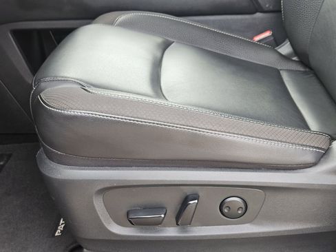Used 2025 Nissan Pathfinder SL AWD/4WD image 29