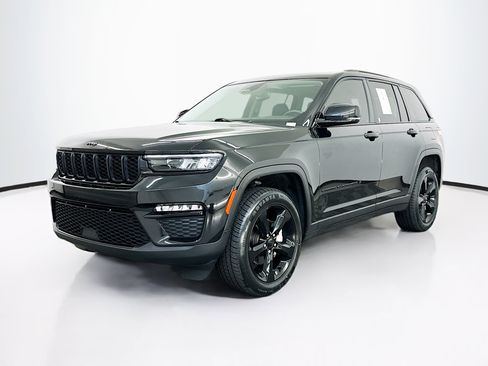Used 2024 Jeep Grand Cherokee Limited w/ Black Appearance Package AWD/4WD image 3