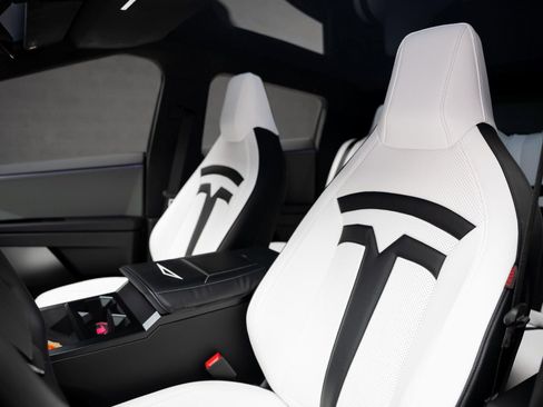 Used 2024 Tesla Cybertruck AWD Crew Cab image 48