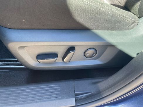 Used 2025 Nissan Rogue SV image 22