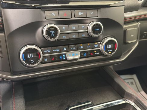 Used 2023 Ford Expedition Limited AWD/4WD image 18