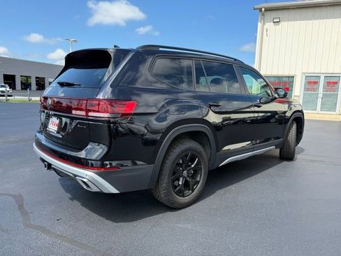 Used 2025 Volkswagen Atlas Peak Edition SE image 8