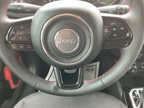 Used 2022 Jeep Renegade Latitude AWD/4WD image 19