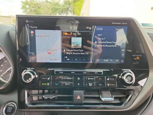 Used 2021 Toyota Highlander Limited FWD image 13