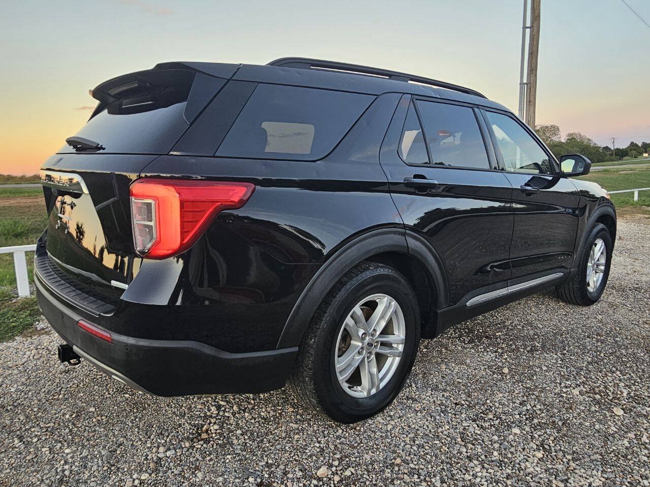 Used 2020 Ford Explorer XLT w/ Equipment Group 202A RWD image 4