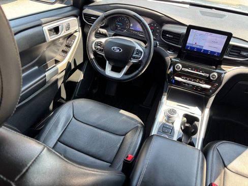 Used 2022 Ford Explorer Limited w/ Equipment Group 301A AWD/4WD image 13