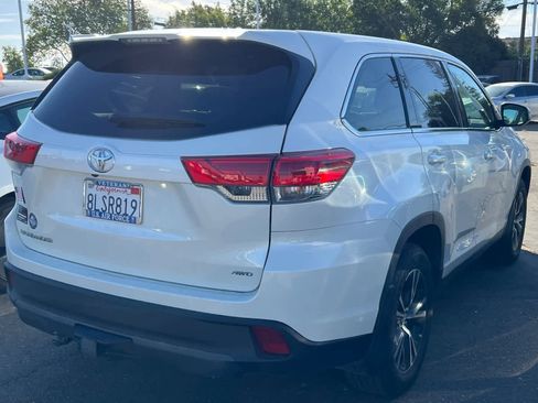 Certified 2019 Toyota Highlander LE AWD/4WD image 4