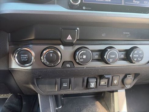 Used 2020 Toyota Tacoma TRD Off-Road AWD/4WD image 17