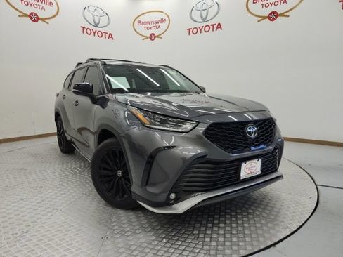 Used 2023 Toyota Highlander XSE FWD image 1