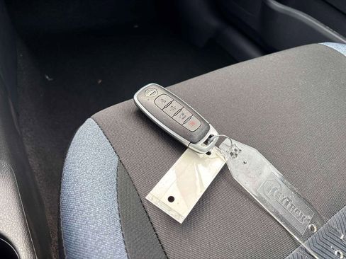 Used 2025 Nissan Versa SV w/ Trunk Package image 25