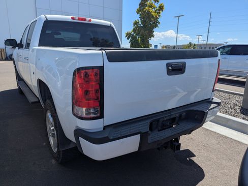 Used 2013 GMC Sierra 2500 Denali w/ Suspension Package, Off-Road AWD/4WD image 9