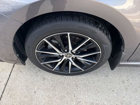 Used 2022 Toyota Camry SE w/ Cold Weather Package image 13