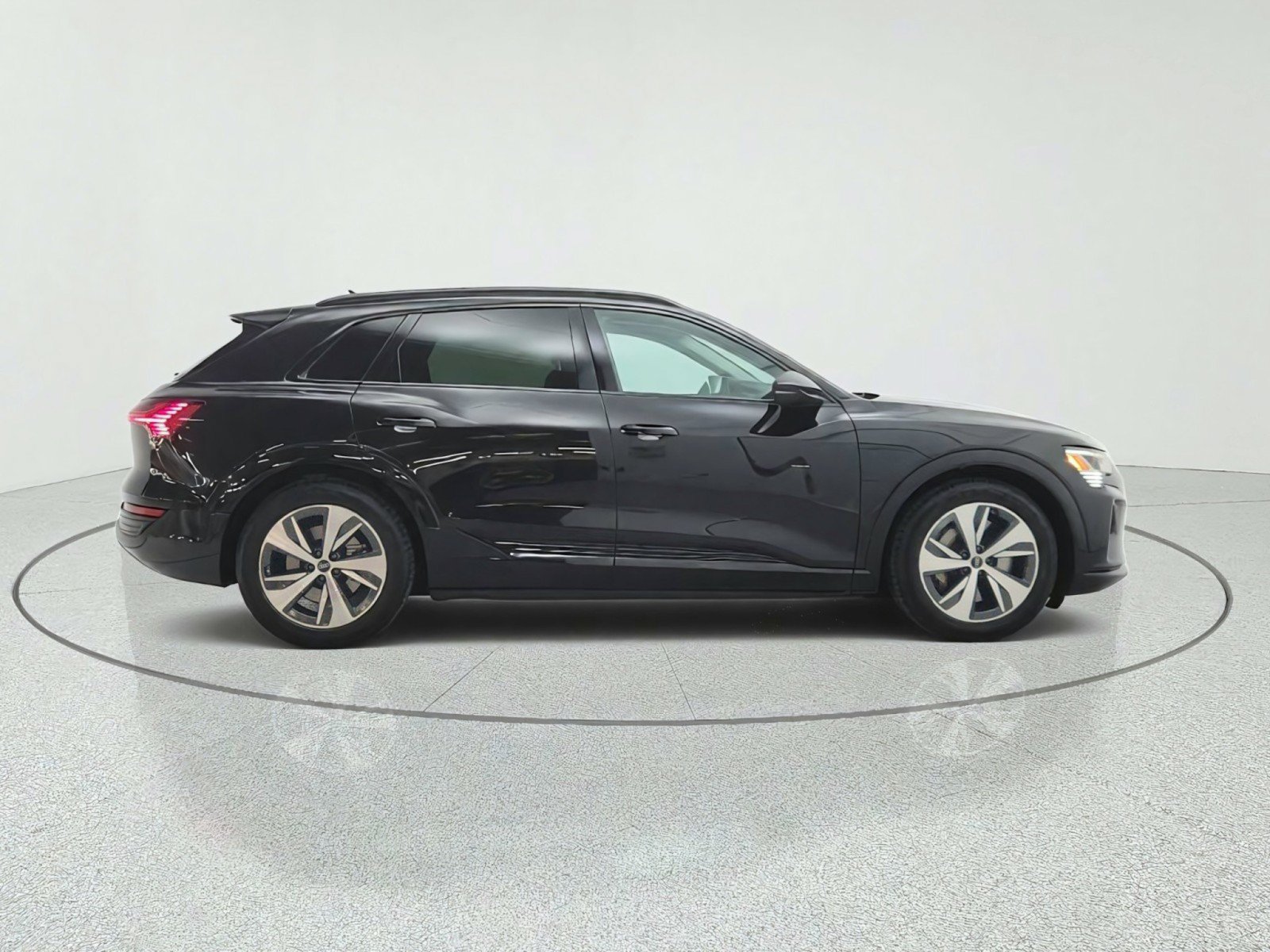 Used 2024 Audi Q8 e-tron Premium AWD/4WD image 4