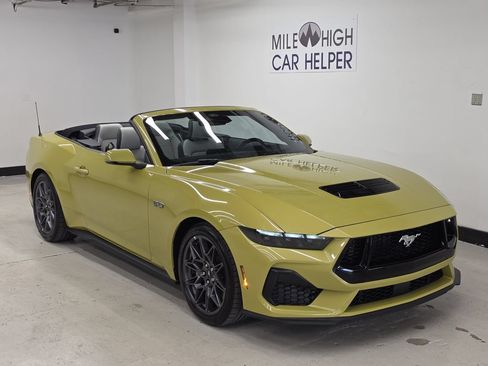 Used 2025 Ford Mustang GT Premium w/ GT Performance Package RWD image 5