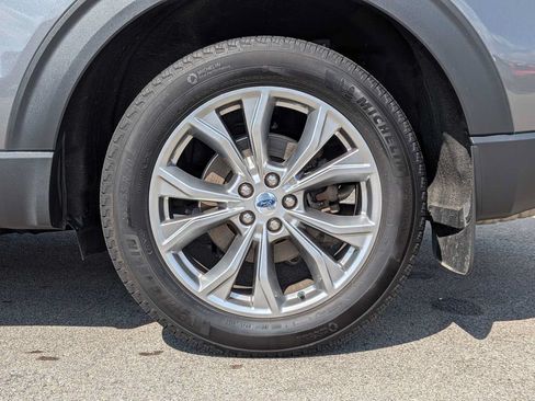 Used 2023 Ford Explorer XLT w/ Equipment Group 202A AWD/4WD image 12