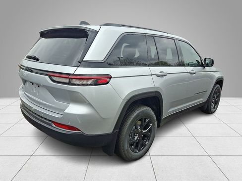 New 2026 Jeep Grand Cherokee Altitude AWD/4WD image 4