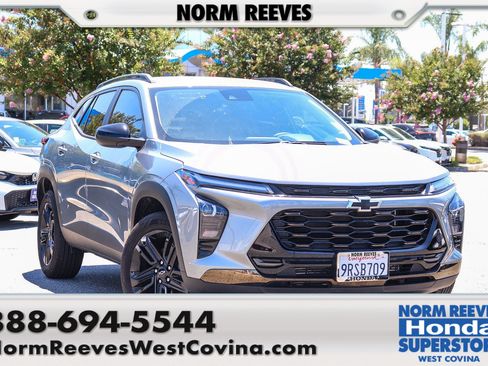 Used 2025 Chevrolet Trax ACTIV w/ Driver Confidence Package FWD image 1