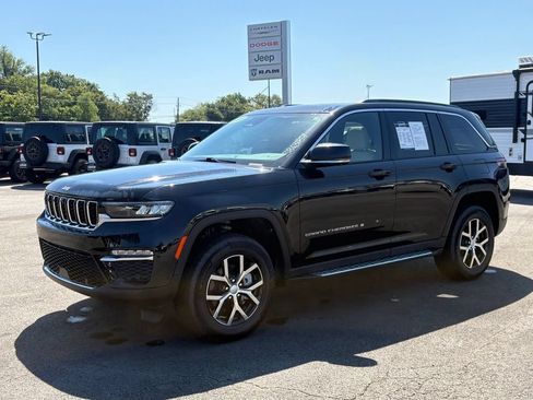 Used 2025 Jeep Grand Cherokee Limited w/ Luxury Tech Group II RWD image 3