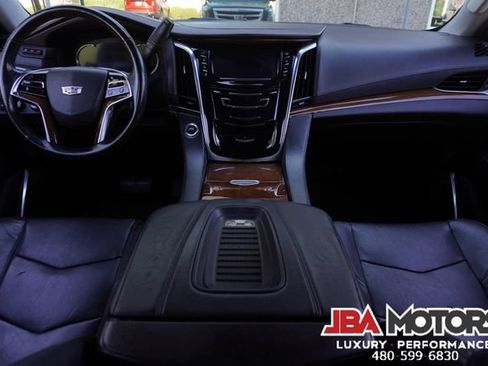 Used 2018 Cadillac Escalade Premium Luxury AWD/4WD image 12